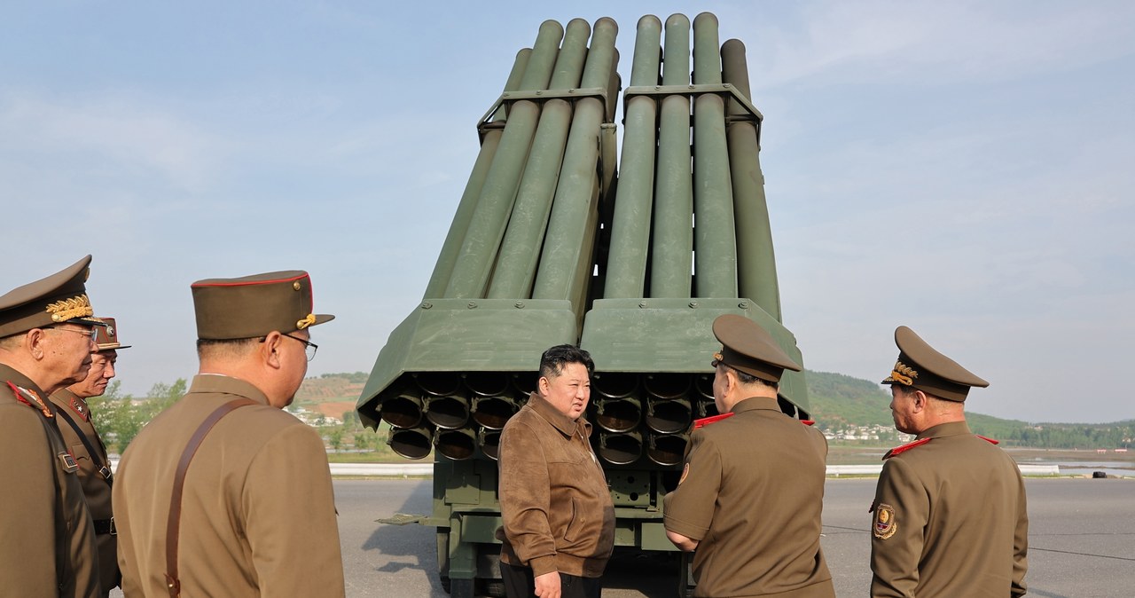 Kim Dzong Un nadzorował próby z nową wieloprowadnicową wyrzutnią rakietową
