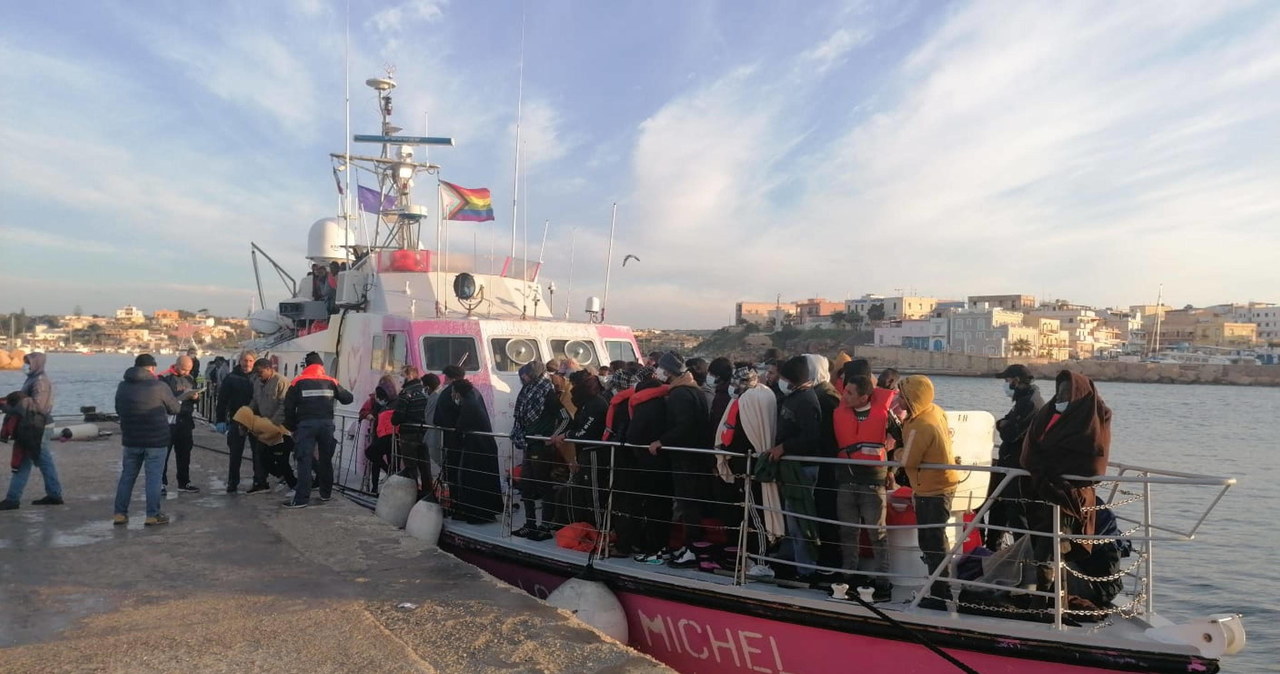 Lampedusa. Władze zablokowały statek finansowany przez Banksy’ego