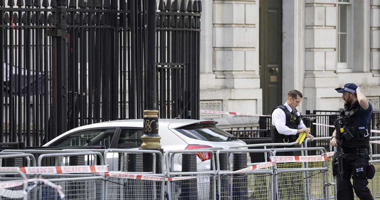Londyn: Mężczyzna wjechał autem w bramę na Downing Street