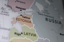 Łotwa zaczęła kopać rowy przeciwczołgowe w pobliżu granicy z Rosją