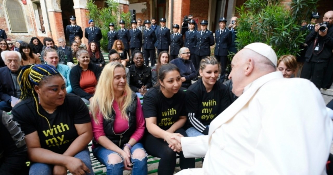 Pope in jail 