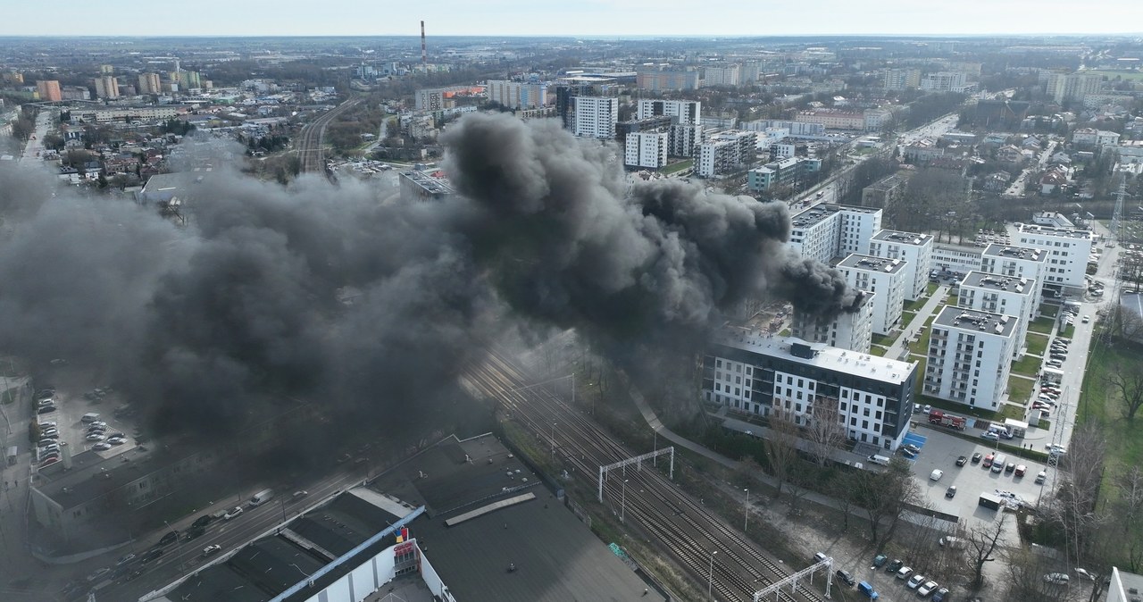 Pożar na dachu nowego bloku w Lublinie. Policja zatrzymała mężczyznę 