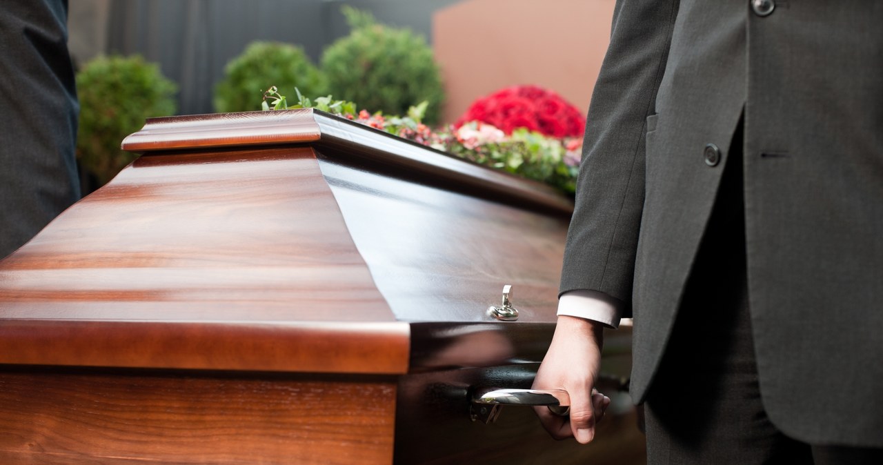 ​Pracownik zakładu pogrzebowego okradał zmarłych. Zapadł wyrok
