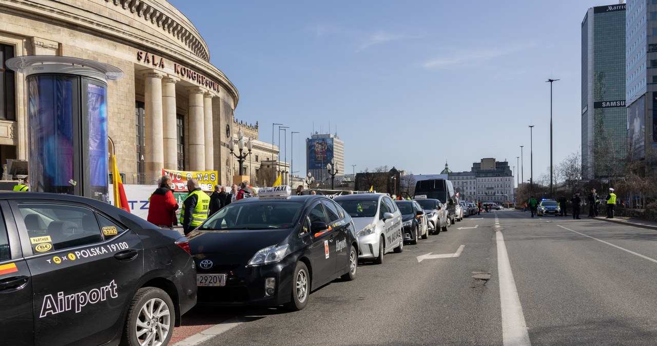Trzaskowski złoży projekt uchwały ws. podwyższenia stawki za przejazdy taksówkami