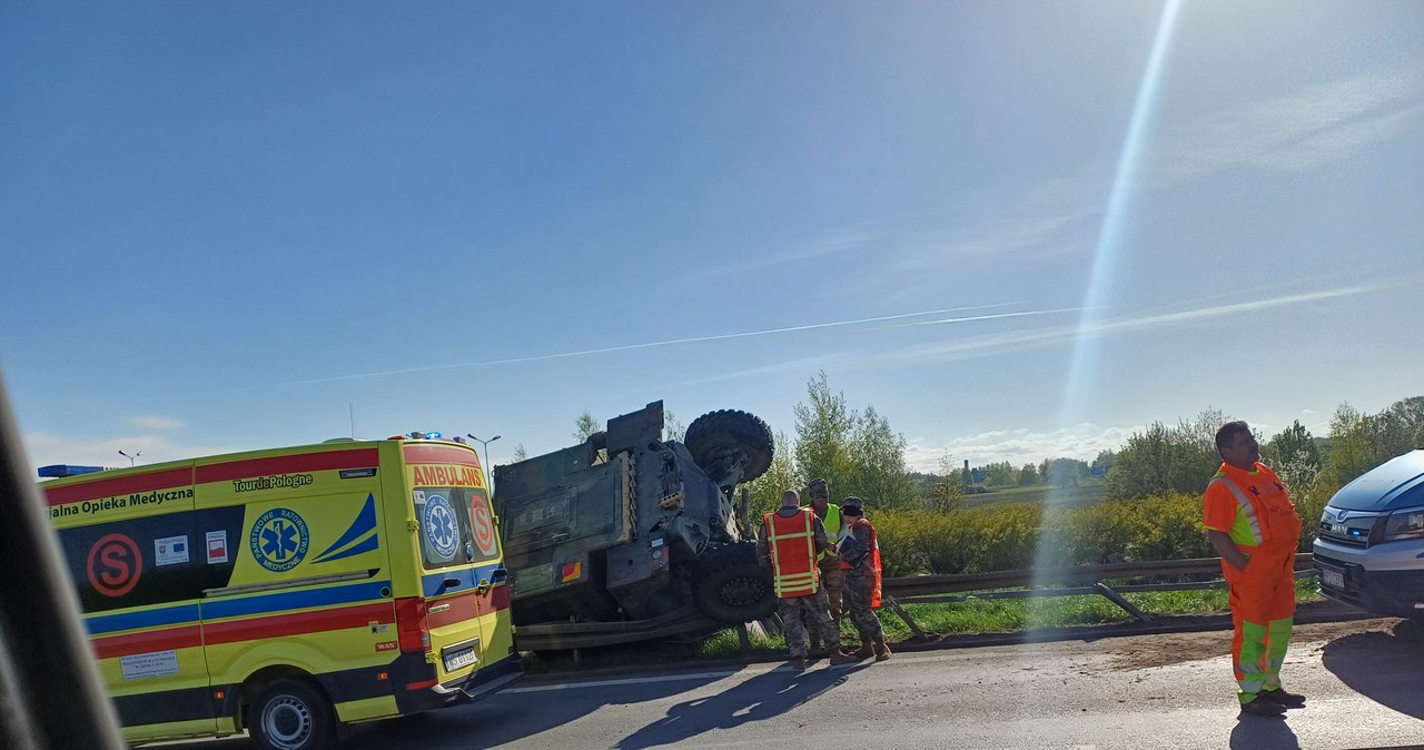 Wypadek pojazdu wojskowego w okolicach Mińska Mazowieckiego. Ranny żołnierz
